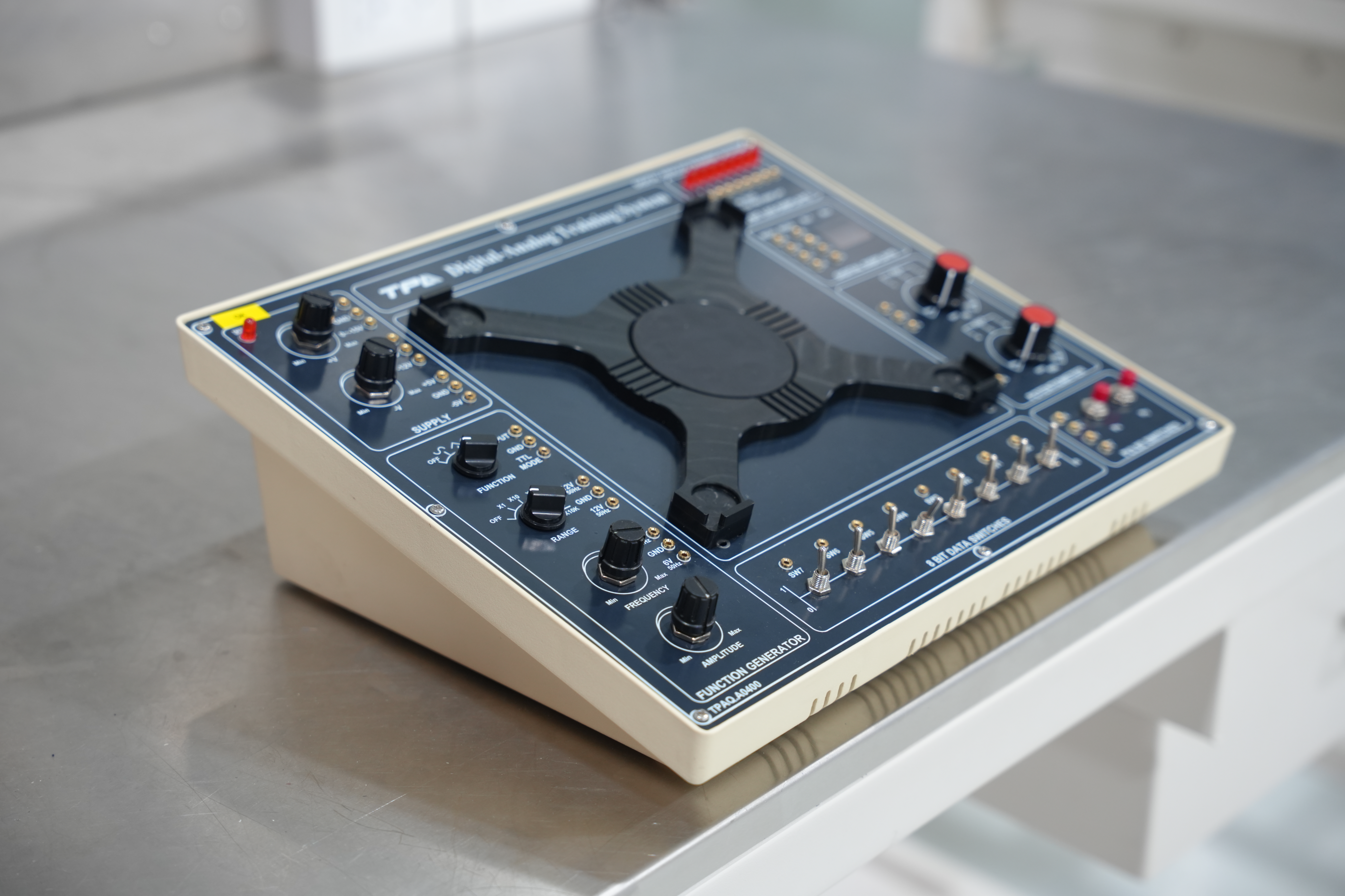 DIGITAL ELECTRONIC CIRCUIT ASSEMBLY TRAINING KIT - Ảnh 1