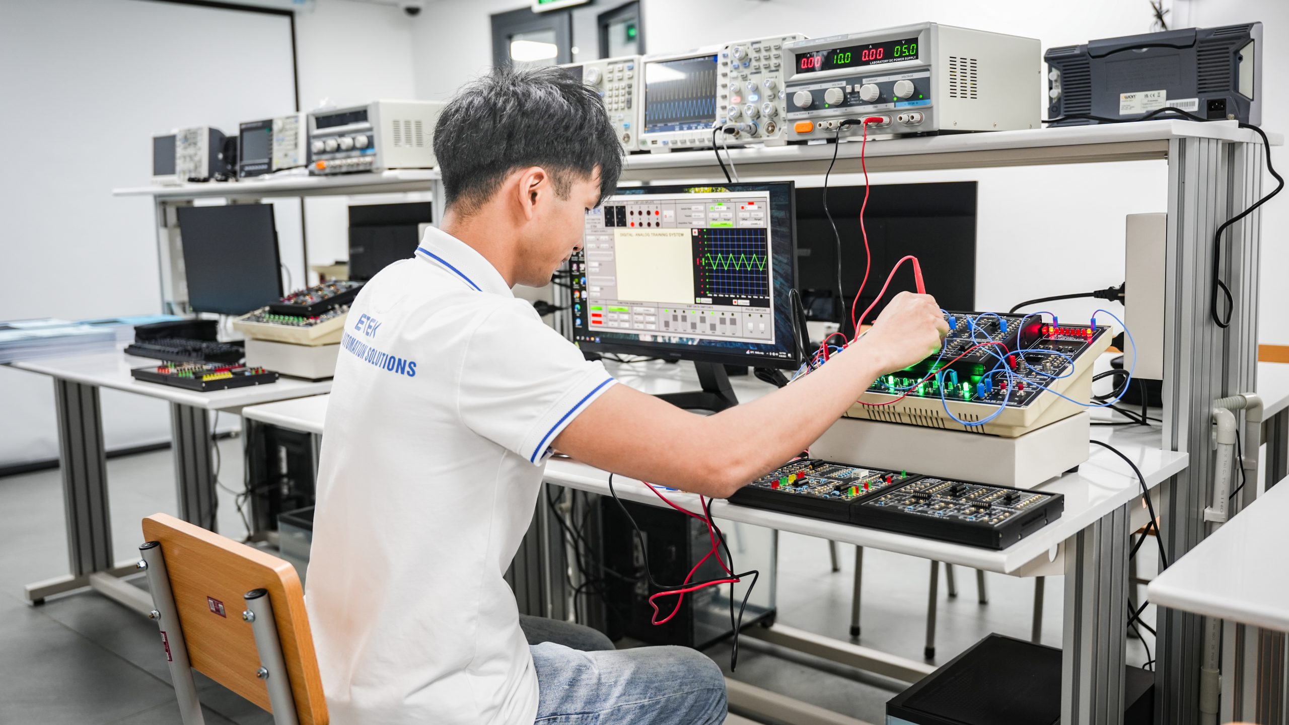 MODULE BỘ THÍ NGHIỆM ĐIỆN TỬ CƠ BẢN CÓ KẾT NỐI MÁY TÍNH - Ảnh 1