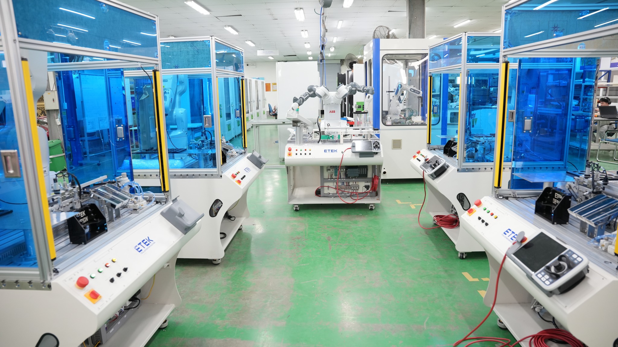Thiết bị đào tạo