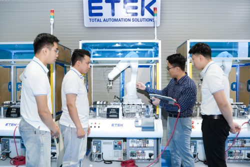 đào tạo robot
