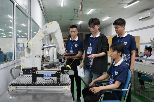 đào tạo robot