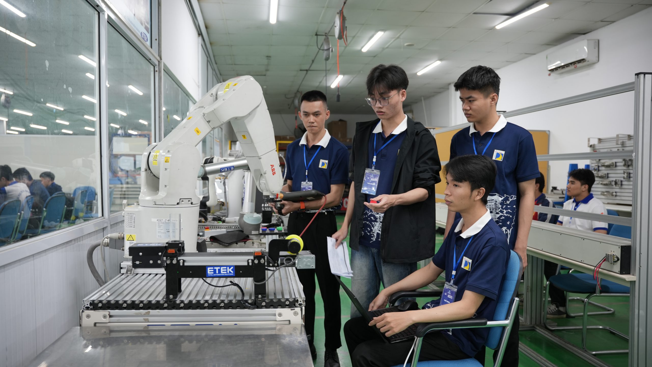 đào tạo robot