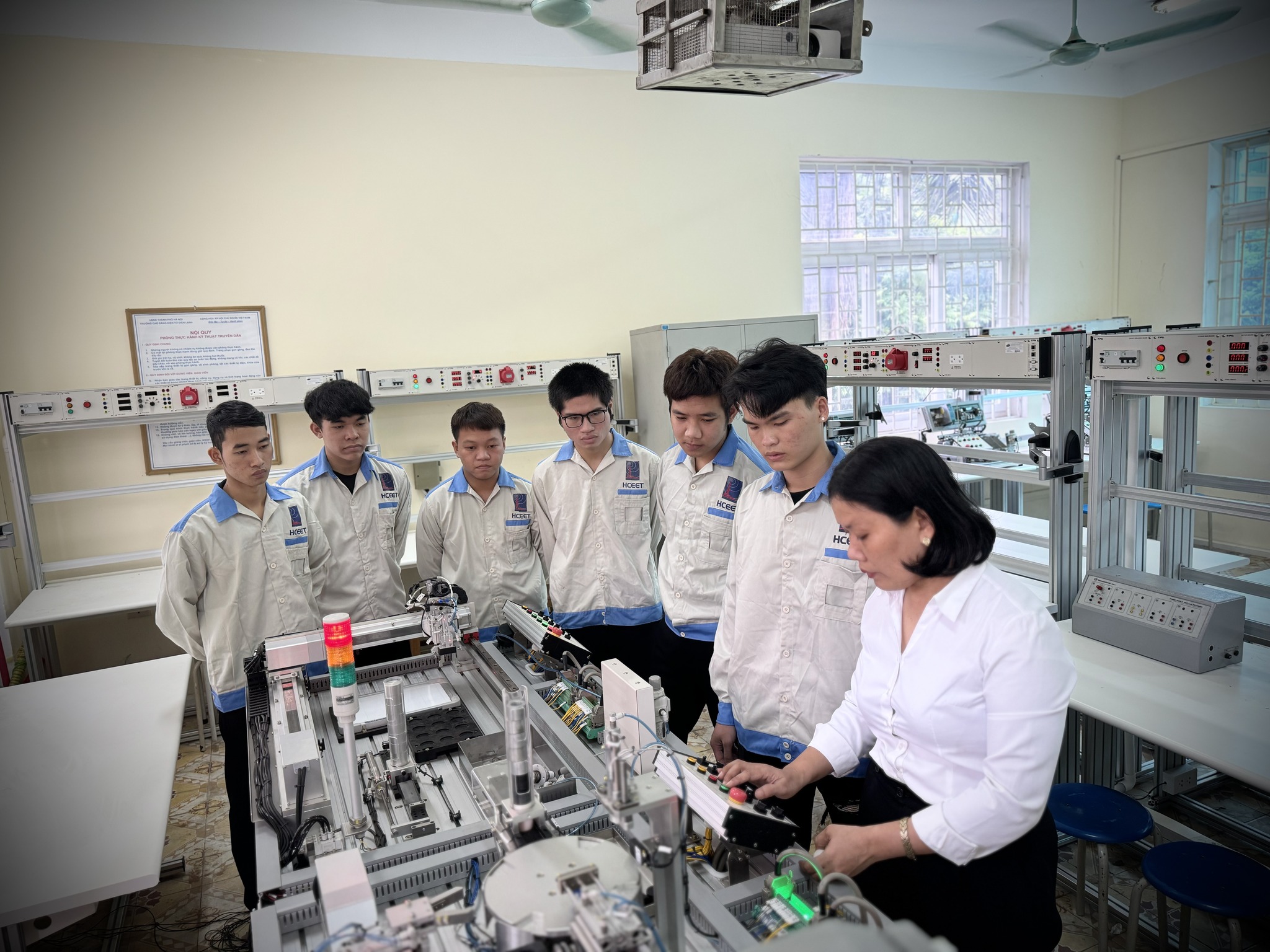 CĐ Điện tử - Điện Lạnh 