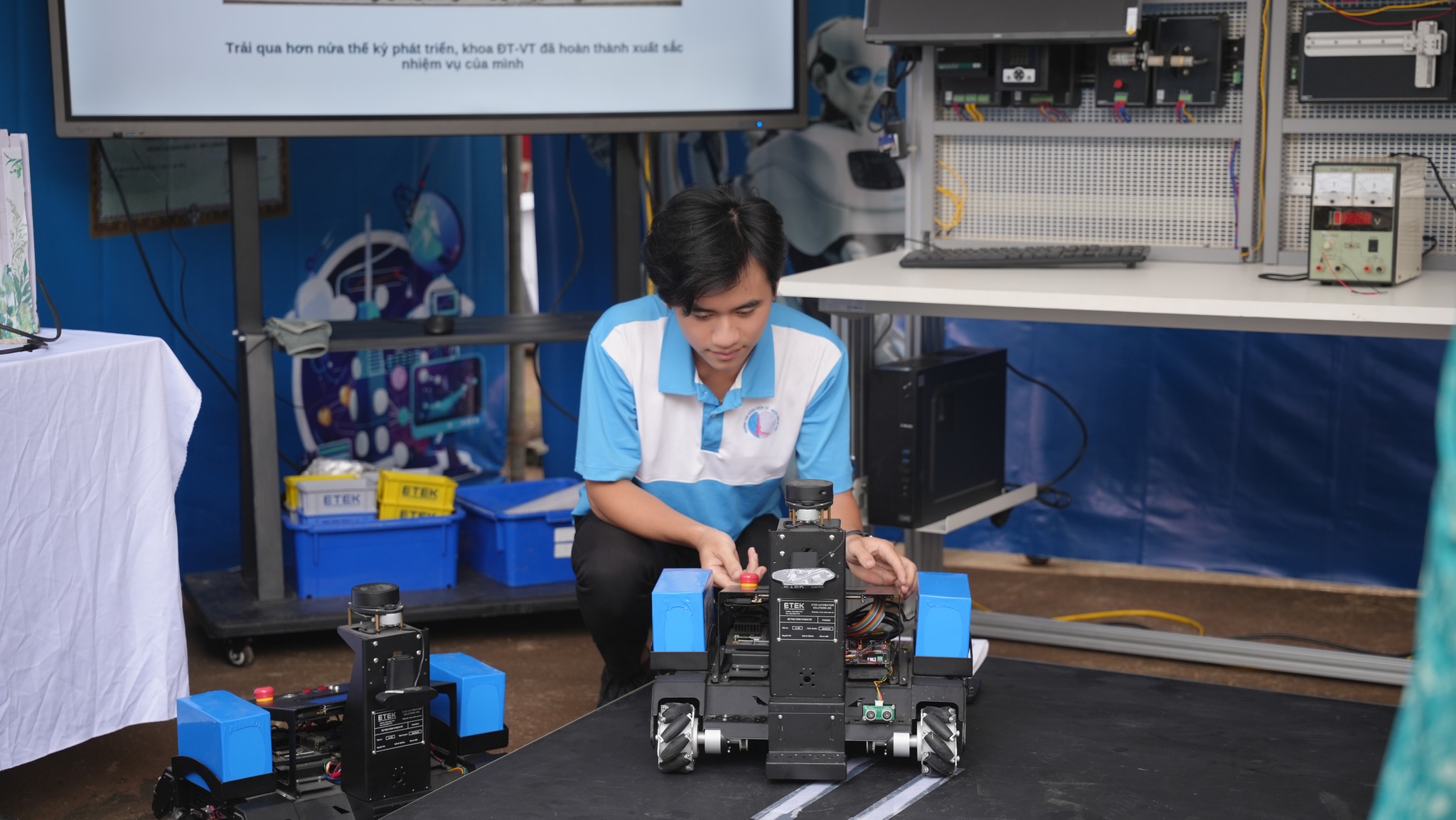 CĐ Điện tử - Điện Lạnh 