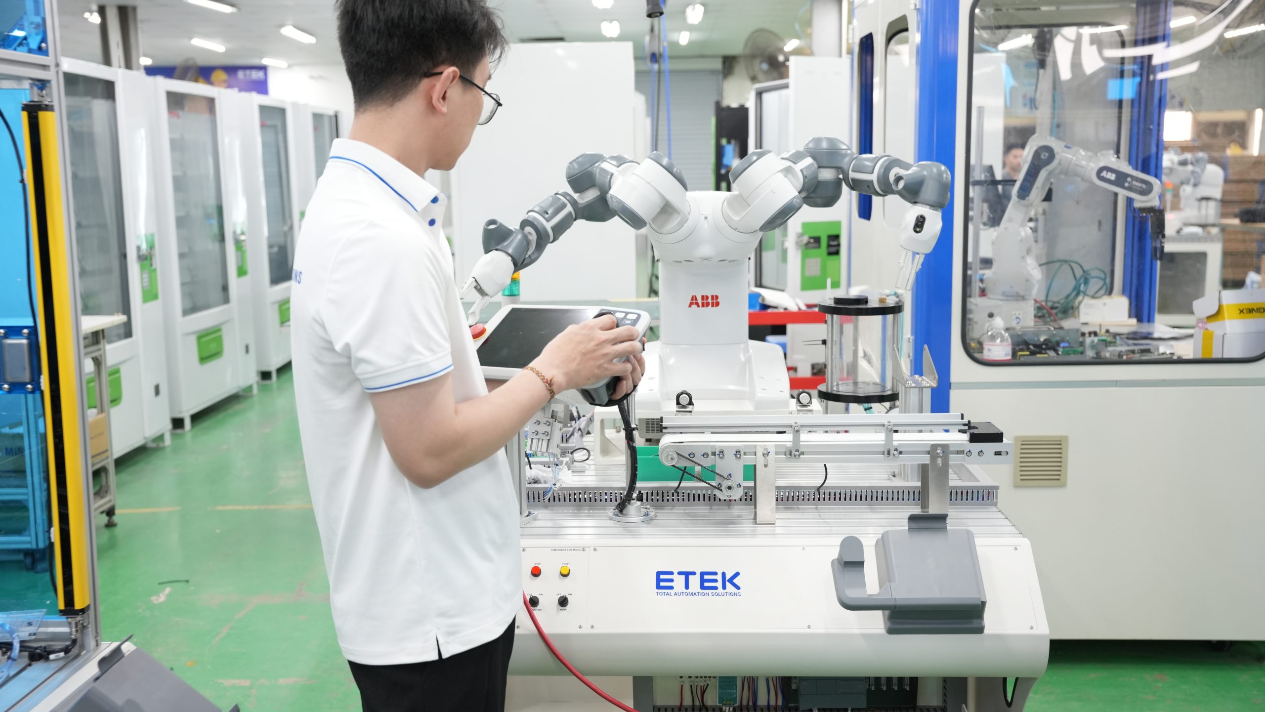 Thiết bị đào tạo robot