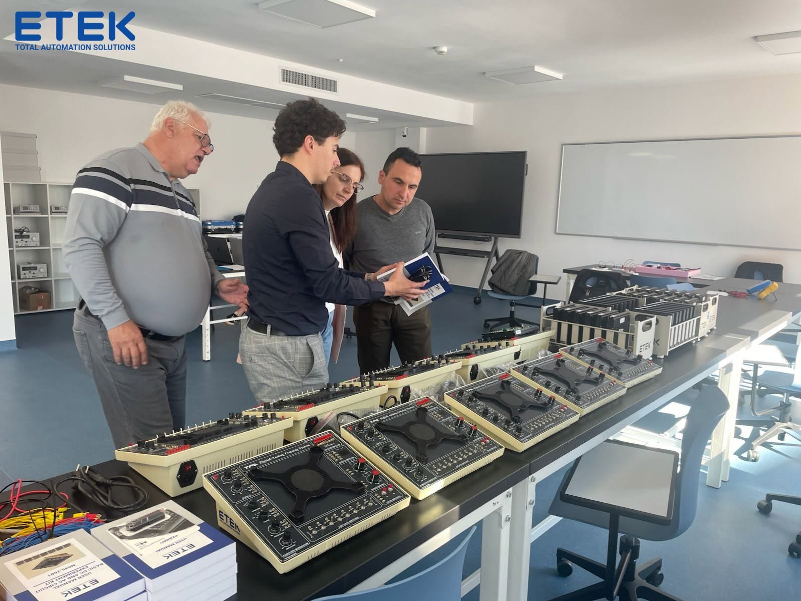 BASIC ELECTRONICS PRACTICE KIT - Ảnh 1
