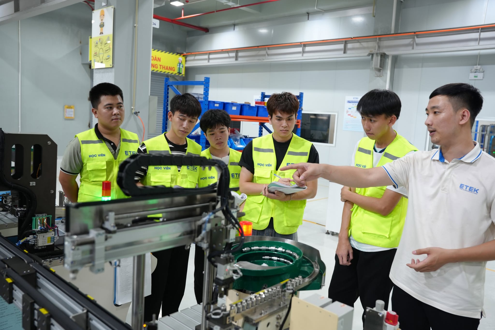 TƯ DUY THIẾT KẾ (DESIGN THINKING) - Ảnh 1