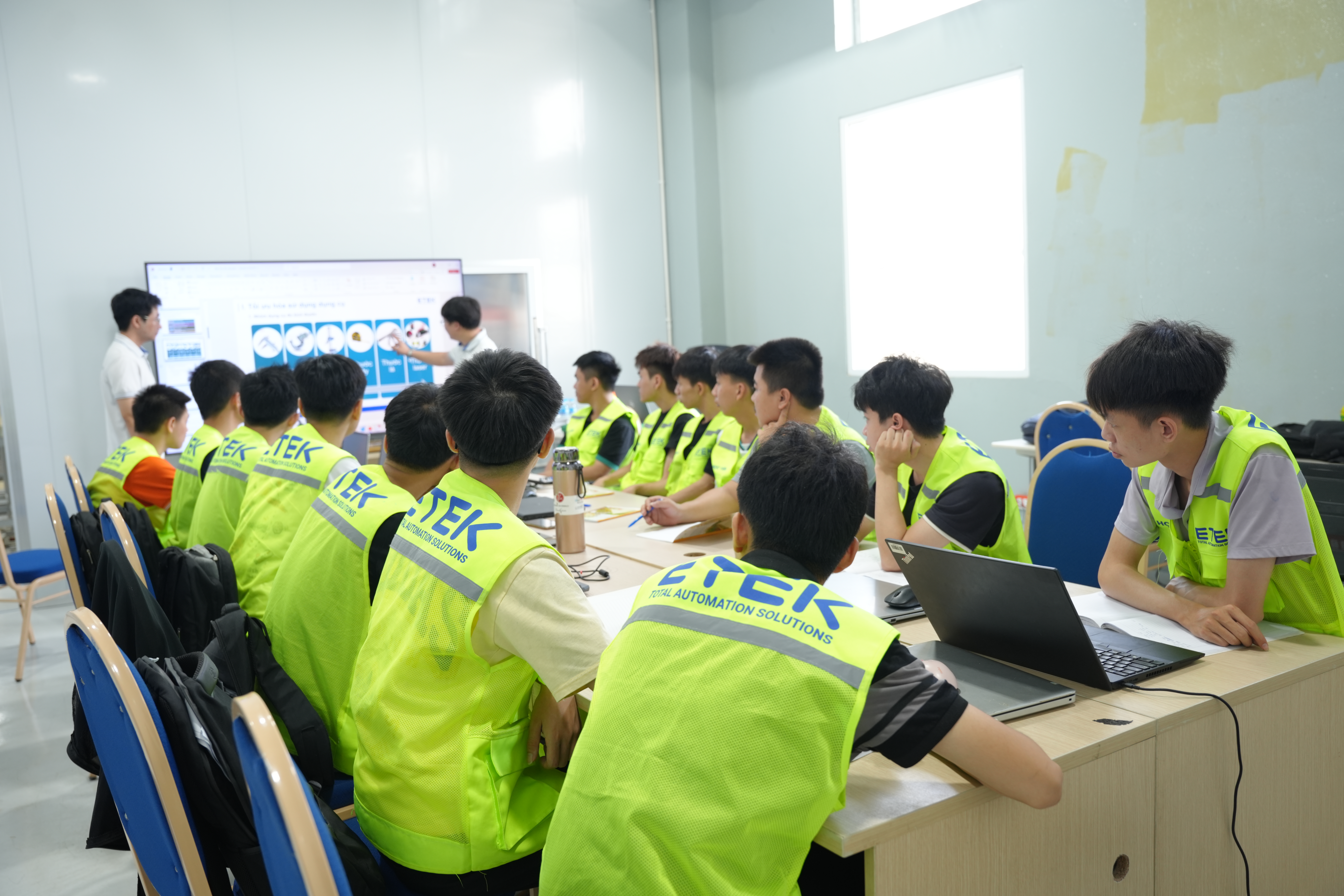 ETEK, industrial mechanics and pneumatics, hands-on machine assembly training, Loading-Unloading systems, mechatronics training, automation training, industrial pneumatic systems, mechanical assembly, mechatronics students, industrial automation education.